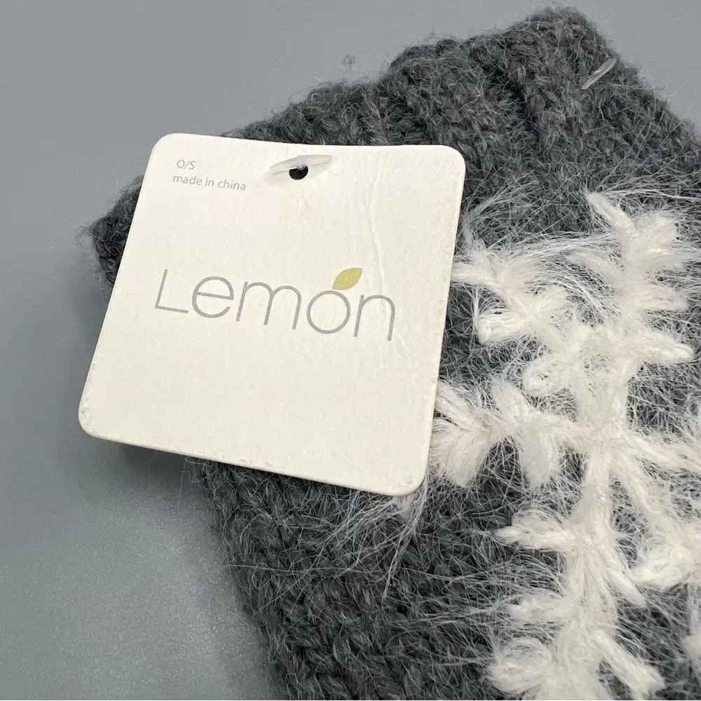 Lemon Women’s Gray Fuzzy Snowflake Crew Socks